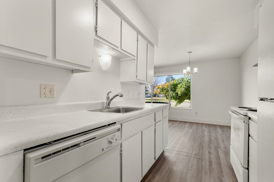Updated Kitchens - Carriage Park Apartments - Dearborn Heights, MI