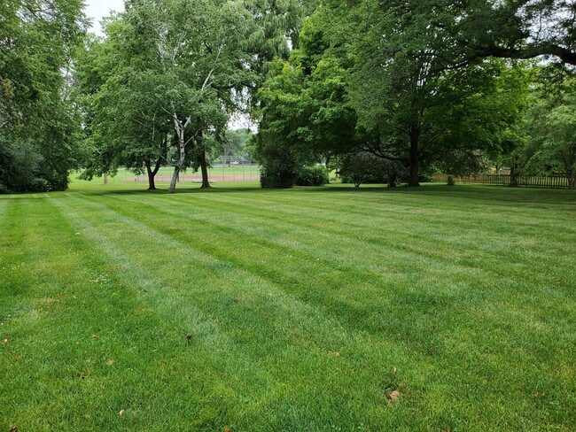 Building Photo - 413 Riverview Dr