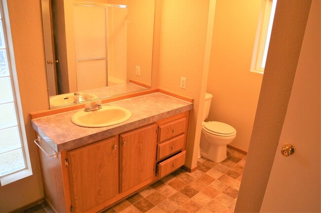 Building Photo - 3 Bed 2 Bath Home Some Utilities Included