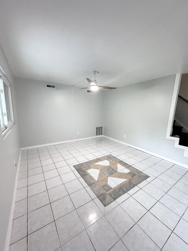 Building Photo - Renovated 4-bedroom, 2.5 bathroom in Virginia Beach