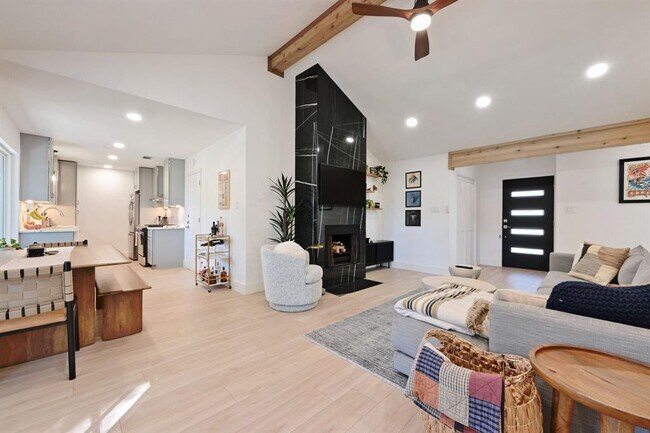 Building Photo - 805 Huntingdon Pl