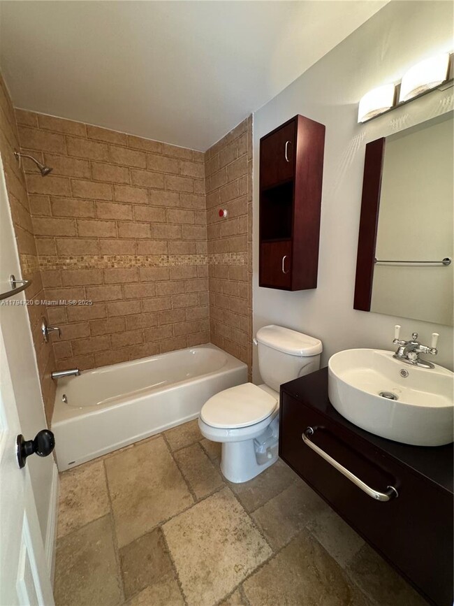 Building Photo - 4702 SW 67th Ave