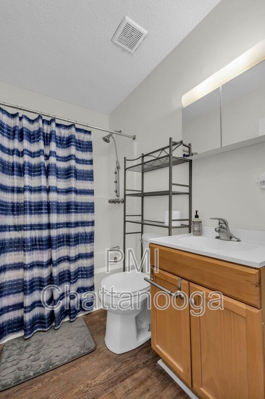 Building Photo - 306 Glenwood Cir