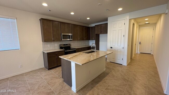 Building Photo - 5602 W Mauna Loa Ln