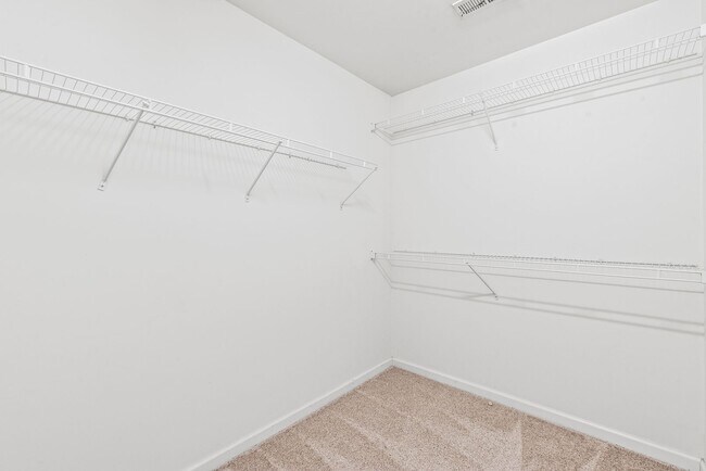 Building Photo - Move-in Ready (Fresh Paint, New Carpet!)