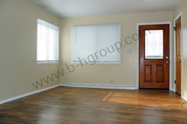 Building Photo - Desirable Southside Location!