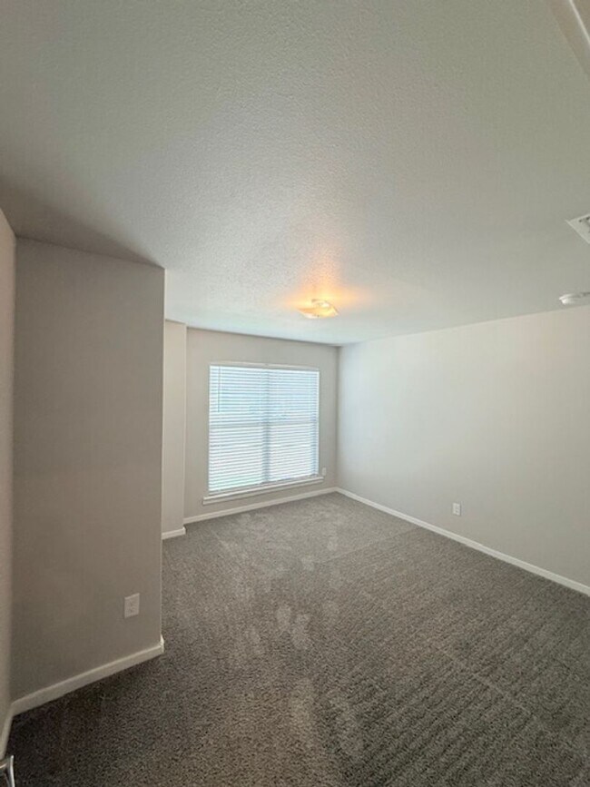 Building Photo - Upland Heights- 7055