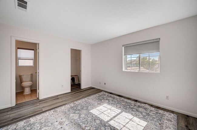 Building Photo - 3 BEDROOM + POOL IN DESIRABLE PECCOLE RANC...