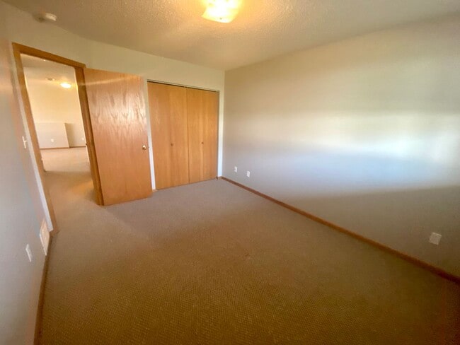 Building Photo - 3 bed, 2 bath Twinhome