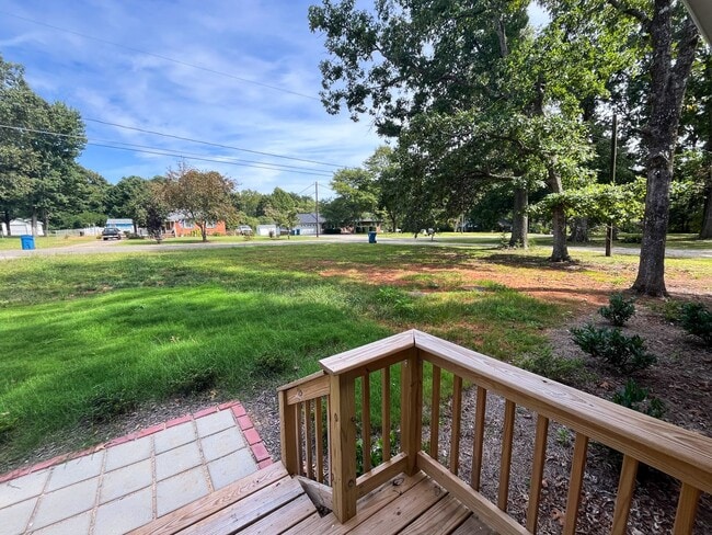 Building Photo - Gorgeous 3 bedroom, 2 bathroom brick home ...