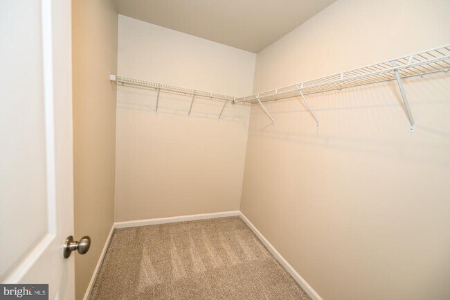 Building Photo - 105 Lantana Ln