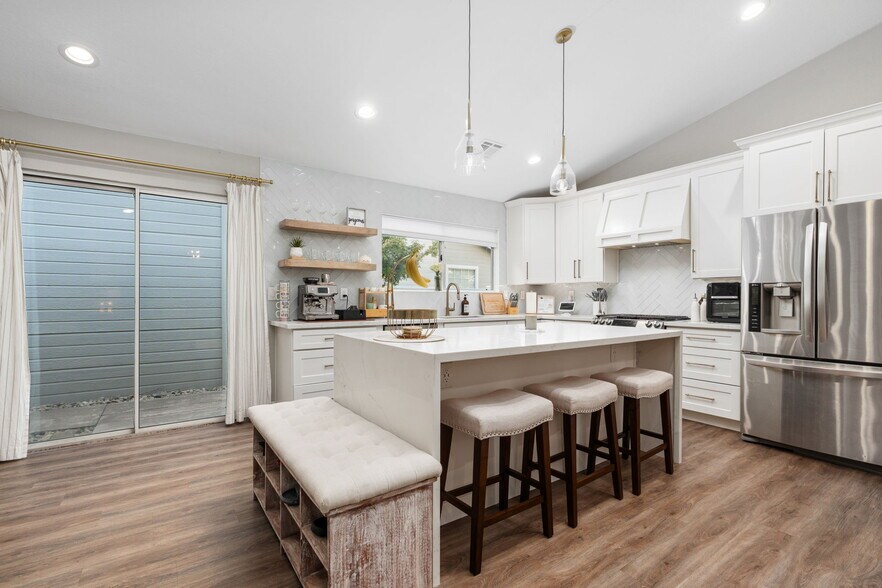 Building Photo - 9178 N Woodlawn Dr