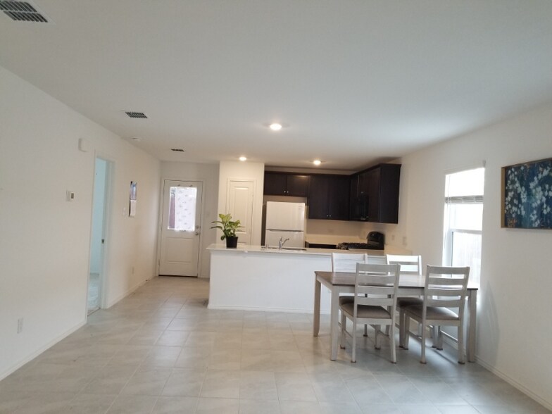 Building Photo - 3708 Kinglet Ct