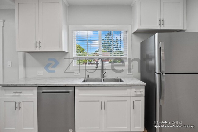 Building Photo - 780 Dowling Blvd