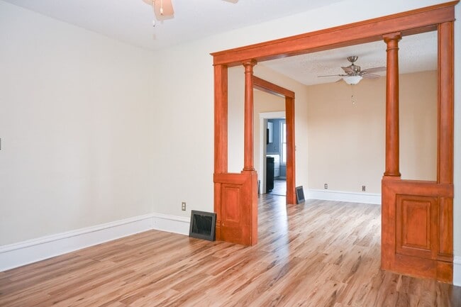 Building Photo - Gorgeous 3 Bed 1 Bath Home! Updated Applia...