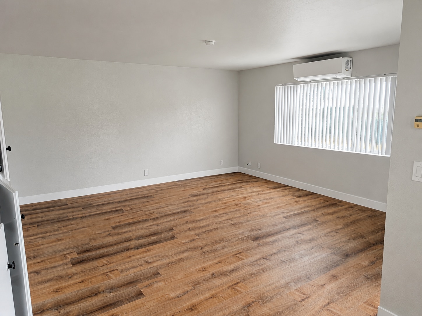 Building Photo - 401 N Tustin Ave