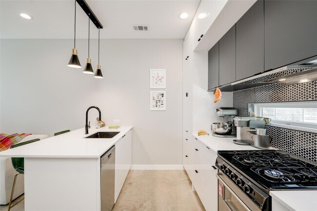 Building Photo - 2108 Tillery St