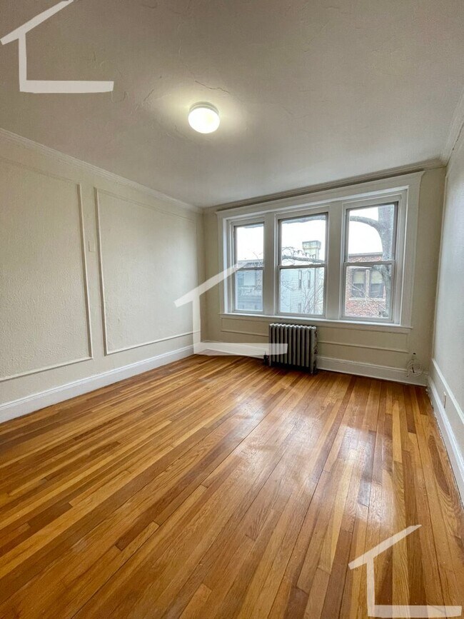 Building Photo - 8 Vinal St