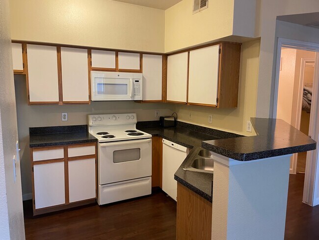 Kitchen - 2320 Gracy Farms Ln
