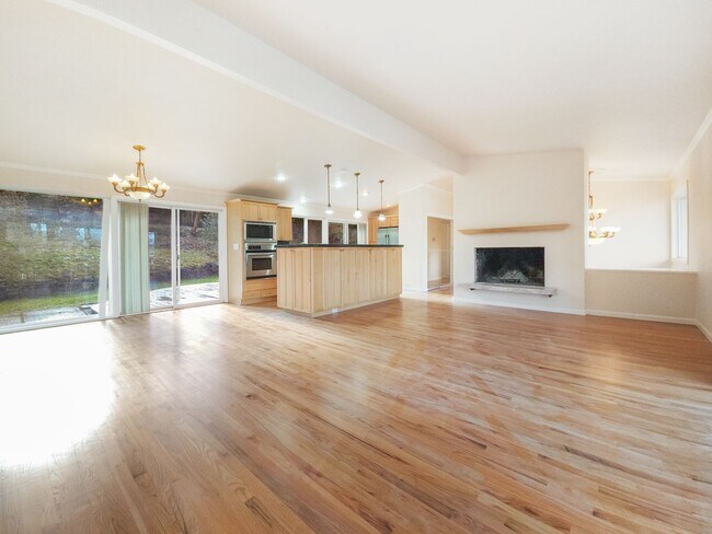 Building Photo - 7711 SE 39th St