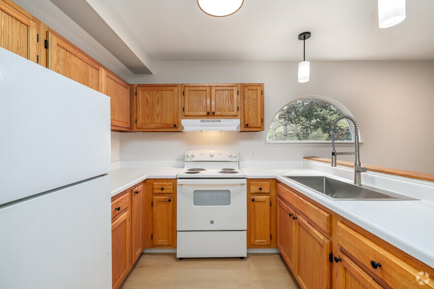 Primary Photo - Meadowbrook Estates