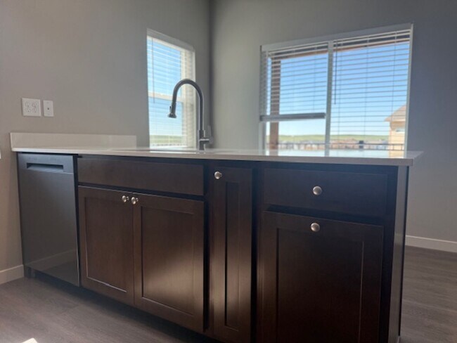 Building Photo - 1370 Howling Moon Wy