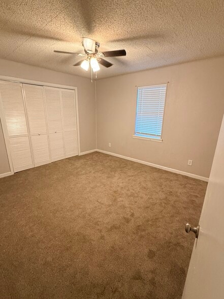 Building Photo - 5202 Hilltop Dr