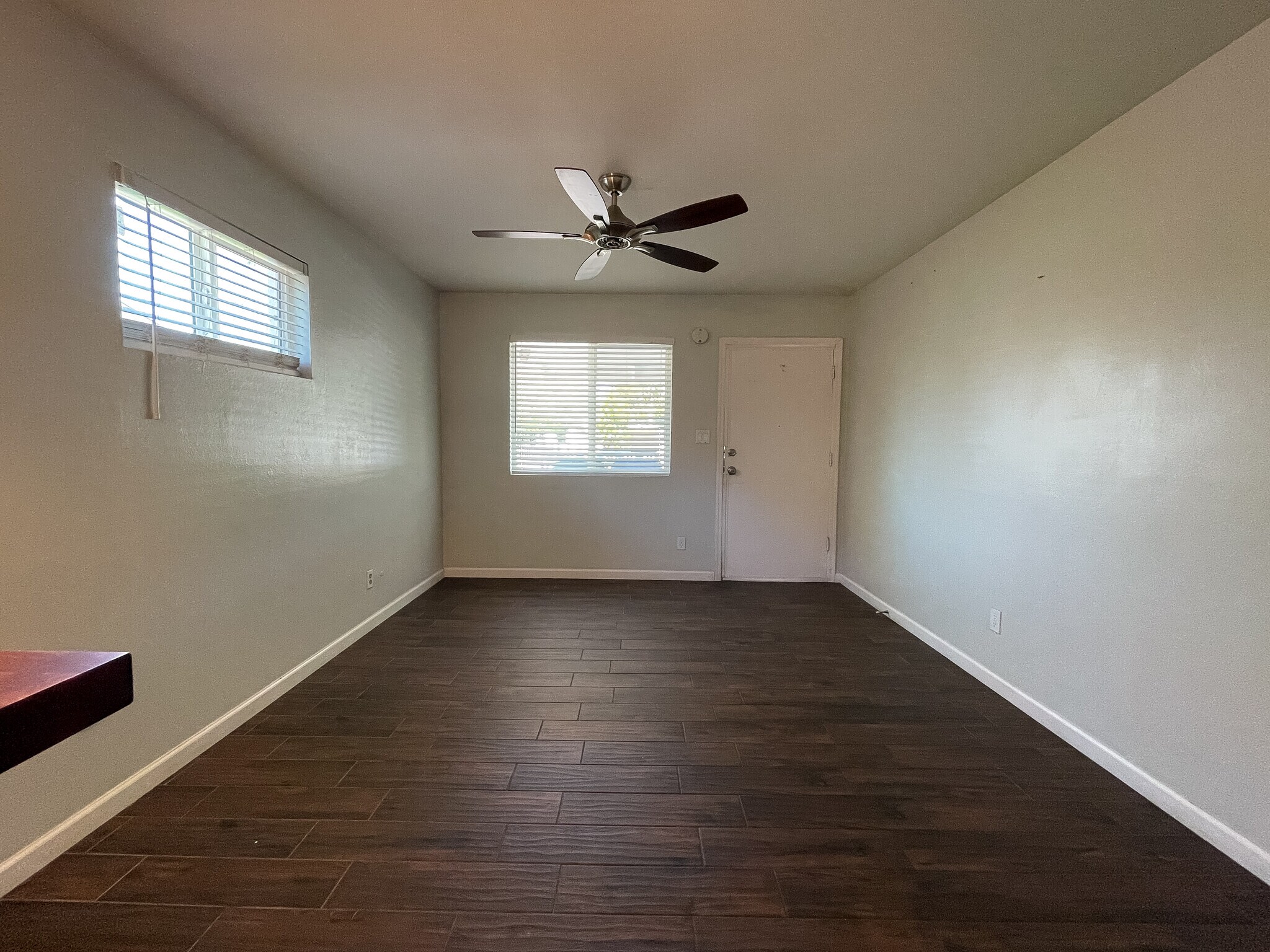 Living room - 4615 N 14th St