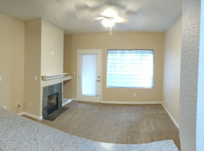 Building Photo - 900 S Meadows Pkwy