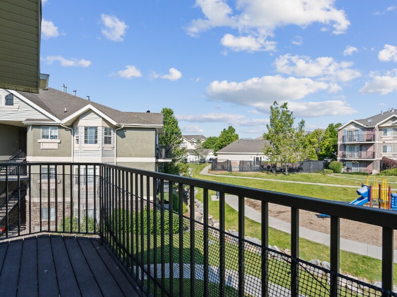 Building Photo - 2119 N Aurora Way