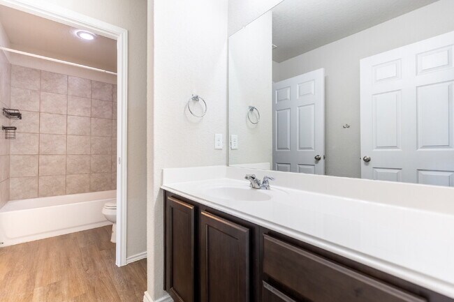 Building Photo - 5930 Ivans Farm