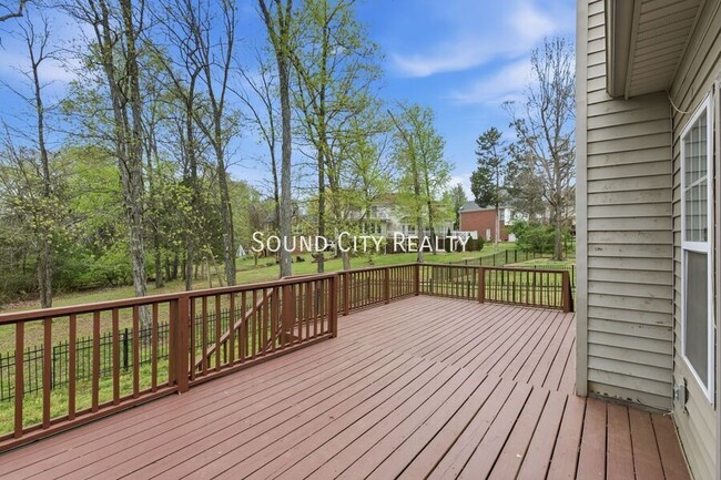 Building Photo - 5112 Bay Overlook Dr