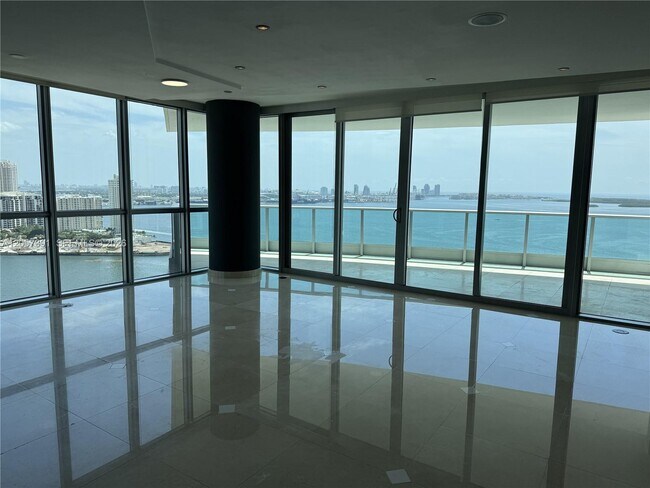 Building Photo - 1331 Brickell Bay Dr