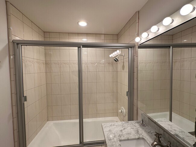 Building Photo - 19 Bronco Dr