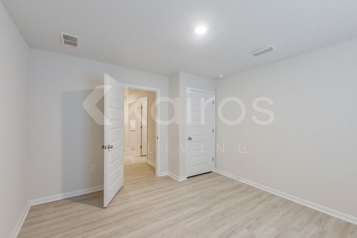 Building Photo - 135 Swallowtail Ln