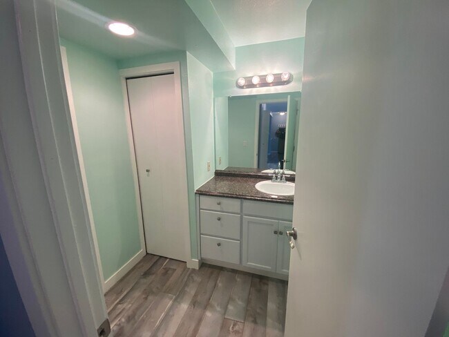 Building Photo - Beautiful 1 Bedroom Condo near City Center in Aurora