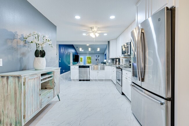 Building Photo - Beautifully Furnished 2BR Home + Bonus Room