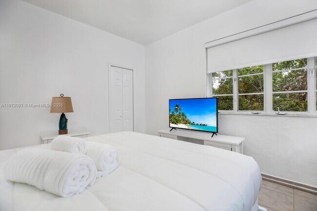 Building Photo - 301 86th St