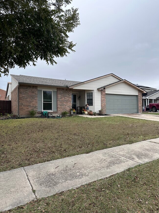 Primary Photo - 6916 Elliot Ct