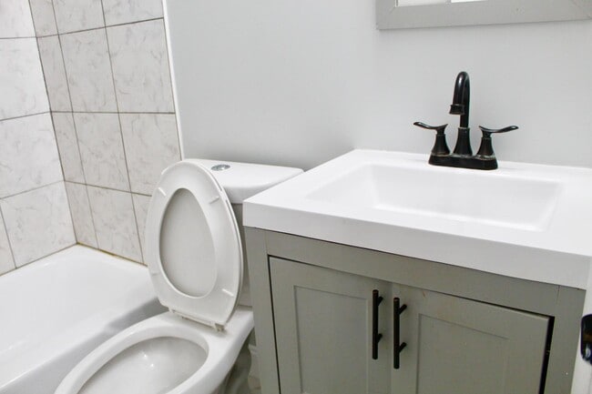 Building Photo - 5707 Alan Dr