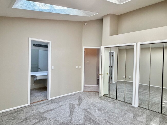 Building Photo - Charming Split-Level Oasis on a Quiet Cul-de-Sac Backing to Greenspace. New Carpet, New Paint and...