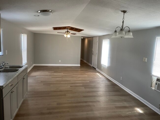 Building Photo - 655 Old Branch Rd