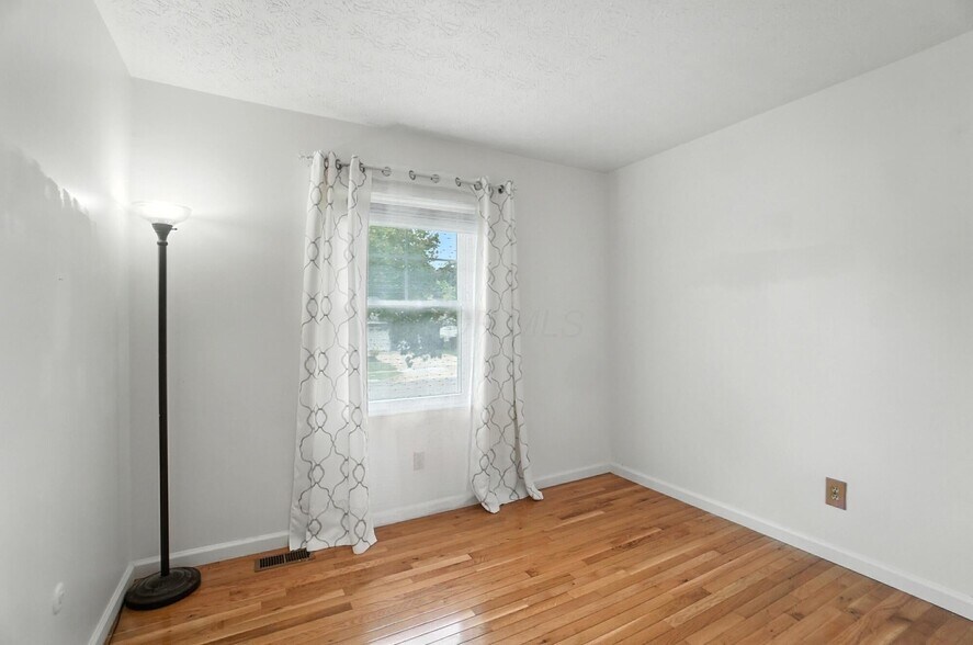 Building Photo - 5200 Williamsburg Cir