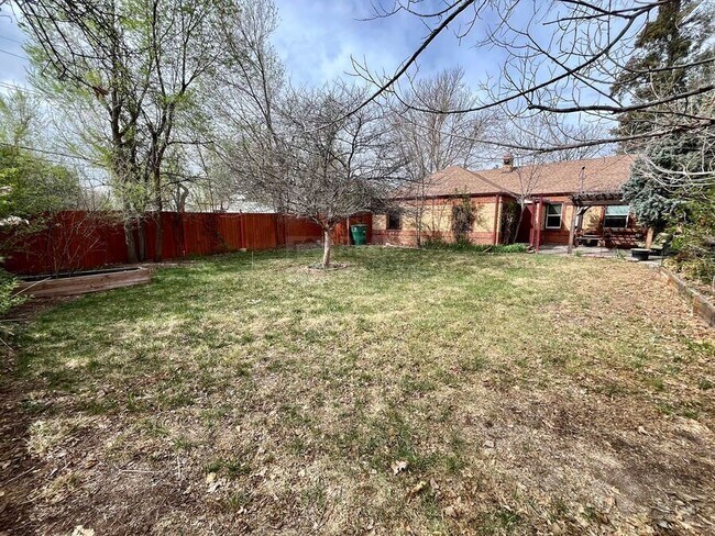 Building Photo - 1400 Willow St