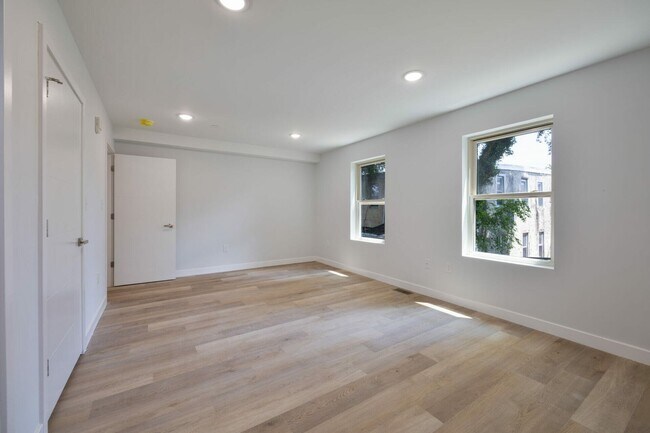 Building Photo - 645 Brooklyn St
