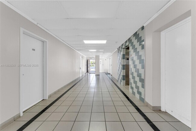 Building Photo - 16508 NE 26th Ave