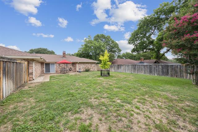 Building Photo - 1800 Midcrest Dr