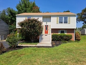 Building Photo - 114 Tomahawk Dr