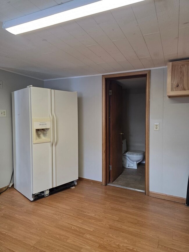 Building Photo - Spacious Home Across from University of Findlay