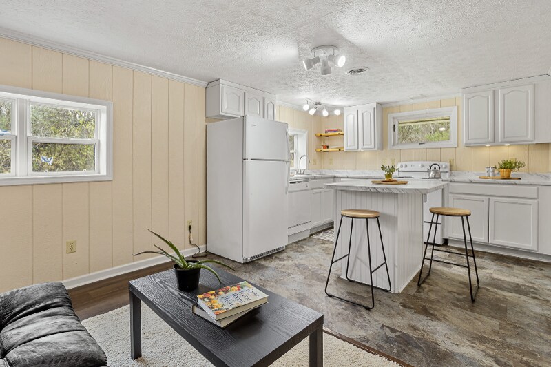 Building Photo - 2268 E Main St